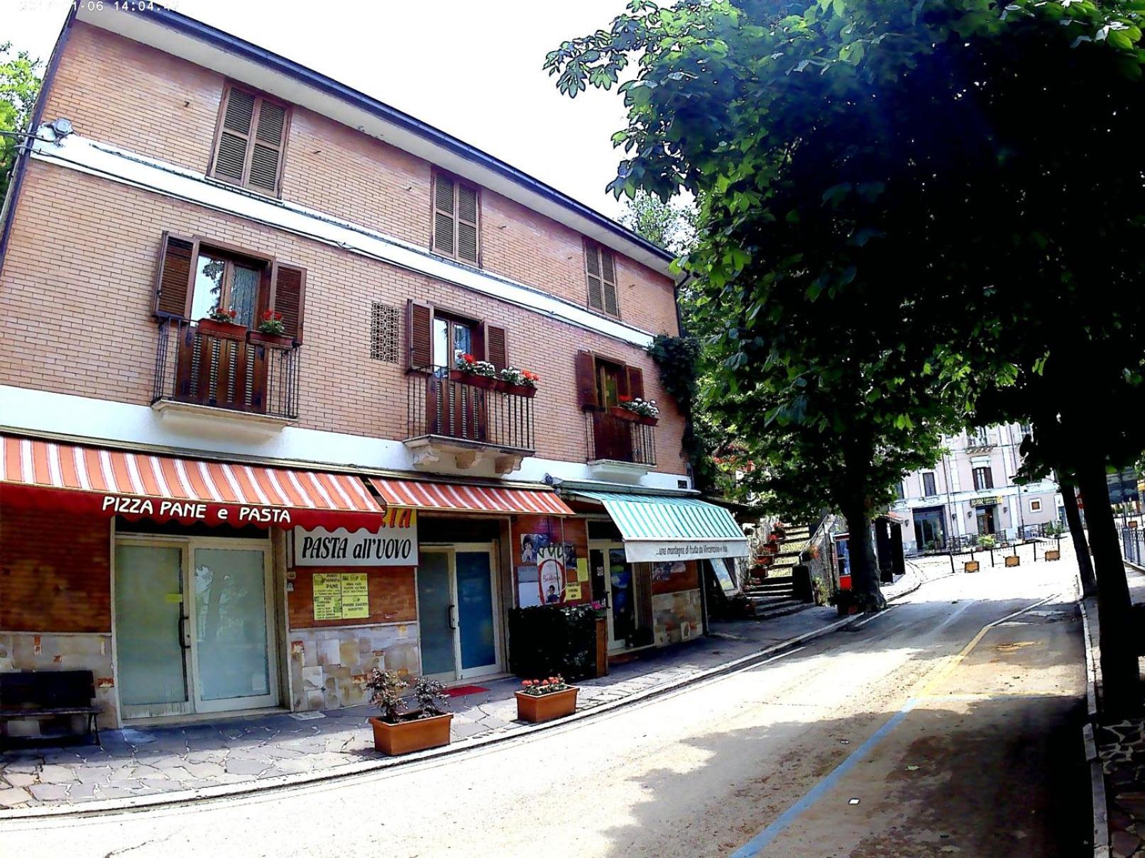 Amoroso'S House, Affittacamere 카라마니코 테르메 외부 사진
